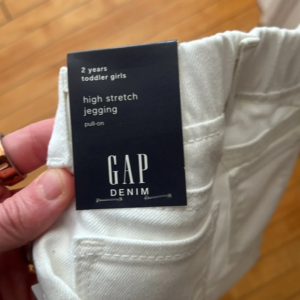 GAP nwt white